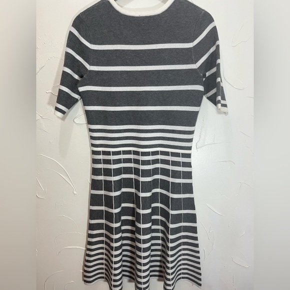 Gabby Skye Fit And Flare Sweater Retro Style Swing Dress SZ Med - Picture 2 of 8